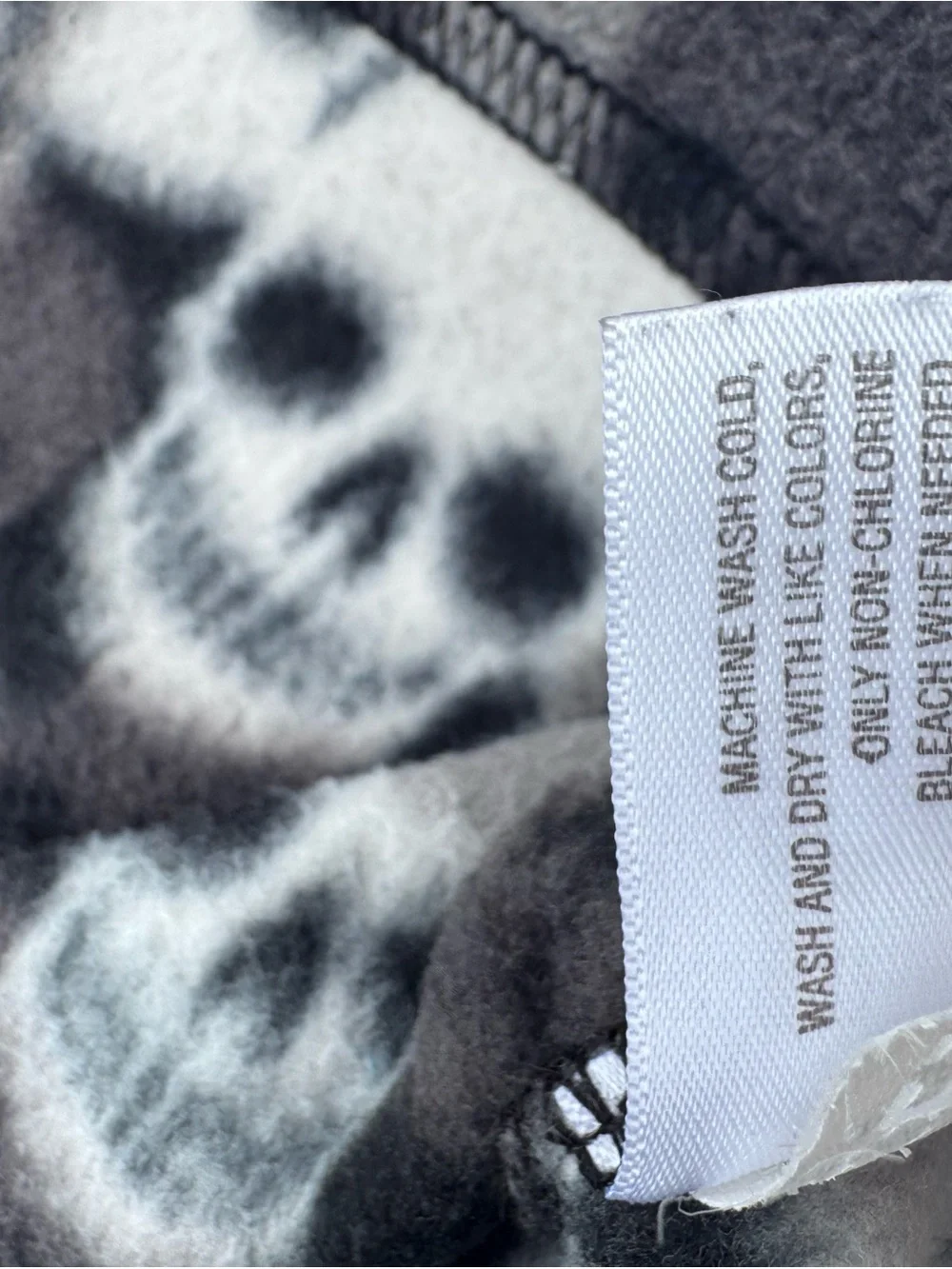Old Navy Kids Skull-Print Fleece Pullover - Black & Gray tessellation scull